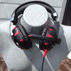 Run MusGaming Headset with Microphone - Black and Red NWOT